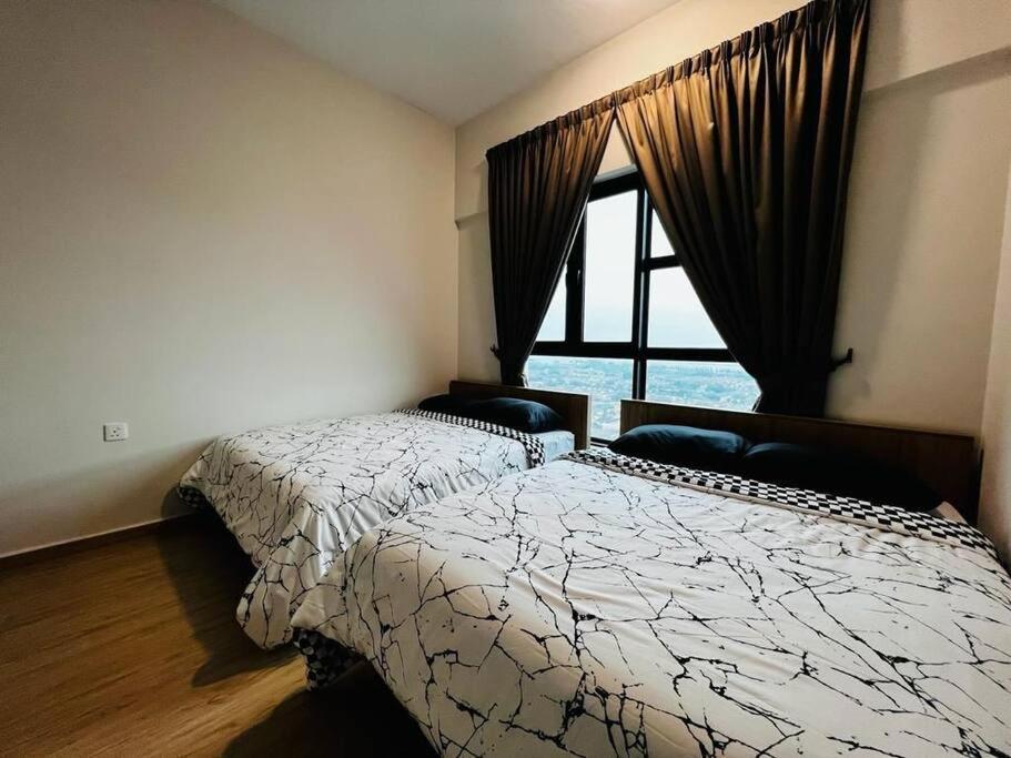 Town/sea View/10 Min To Jonker/4-6pax Apartment Malacca