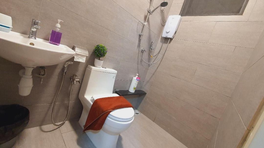 Apartment Town/sea View/10 Min To Jonker/4-6pax Malacca